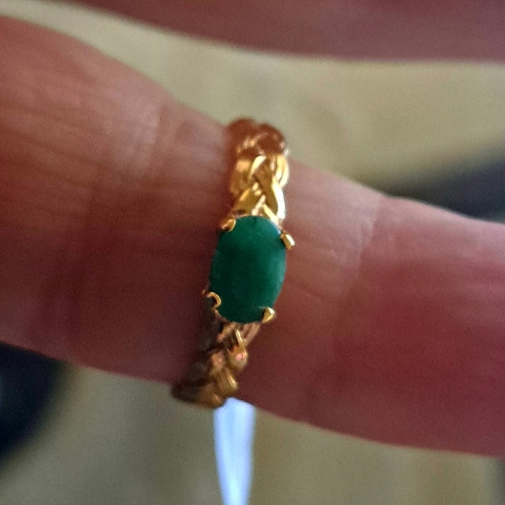 Beautiful 10k Genuine Emerald ring.
